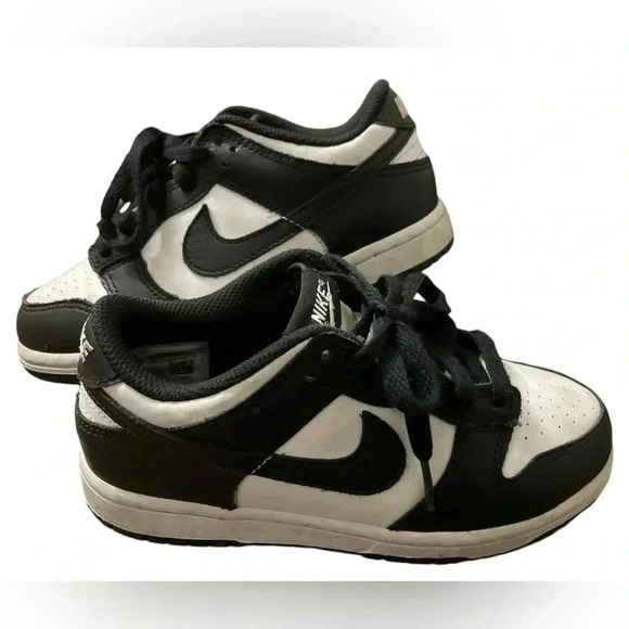 Nike Dunks Black & White size 1Y - Picture 1 of 3
